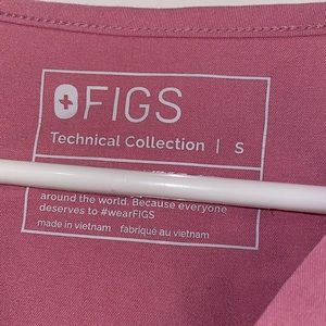 Worn less than 5 times limited edition chalk pink Catarina 1 pocket scrub top